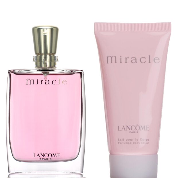 Lancôme - Miracle Set30 ml eau de parfum
50 ml body lotionSay thank you - with this nicely packaged set
Lancôme presents an exclusive gift set in a lovingly packed box - perfect for occasions such as birthdays, Valentines or Mothers Day.Included in the set:Miracle Eau de Parfum (30 ml): The light, fruity-green top note is as fresh as dawn. The fresh juice of the lychee drips gently on the petals of the freesia. In the heart note, wonderful magnolias and spice notes shine like the first light in the morning. Ginger and pepper herald the arrival of the day. The wonderful sunrise unfolds in the base note: sensual and cheerful - carried by jasmine and amber.
Miracle Lait parfumé pour Le Corps (50 ml): The moisturizing body lotion is rich in precious almond and apricot oil, is quickly absorbed and leaves your skin gently fragrant and smooth.